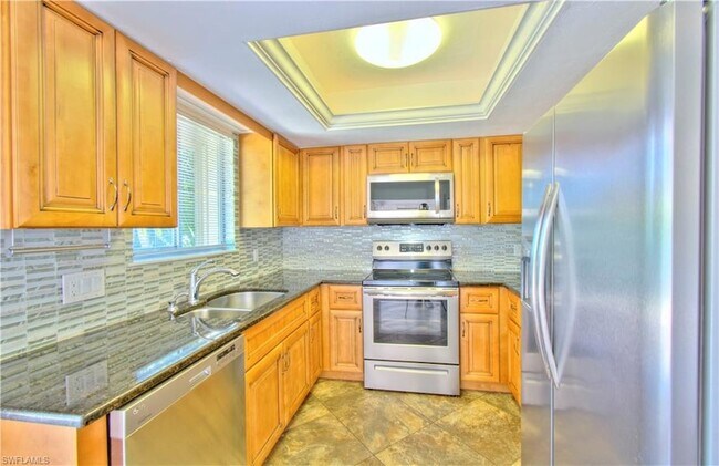 Building Photo - 787 Palm View Dr