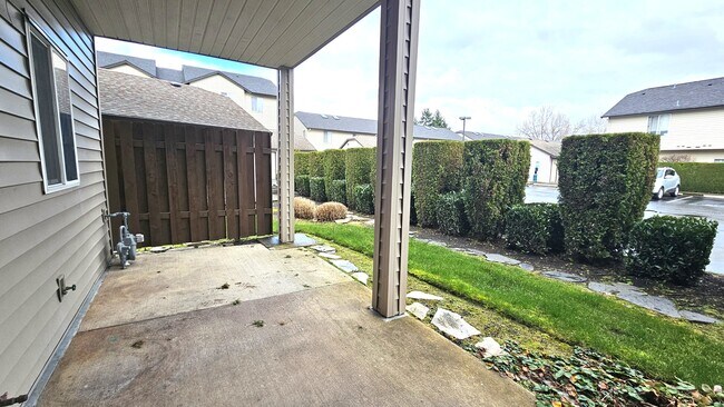 Building Photo - 5264 NE 121st Ave