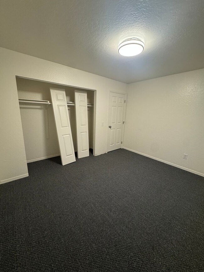 Building Photo - 401 N Mumford St