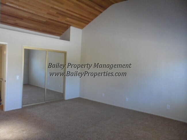 Building Photo - Gorgeous Seascape Townhouse