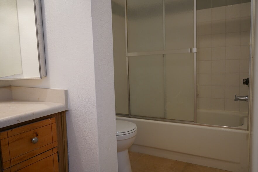Building Photo - 4850 E Desert Cove Ave