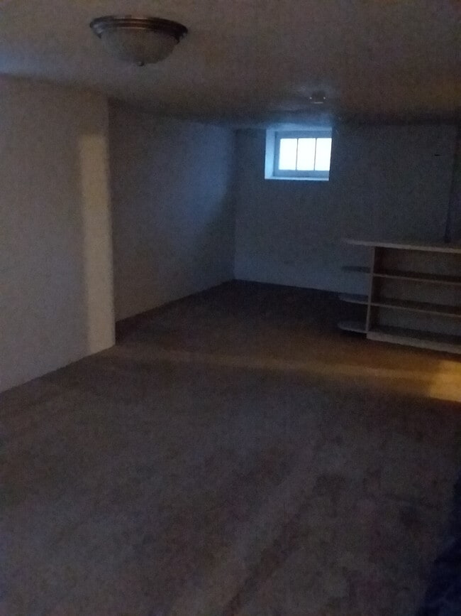 Building Photo - 225 W 1st St