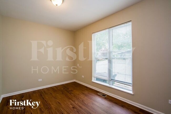 Building Photo - 319 Fairlawn Dr