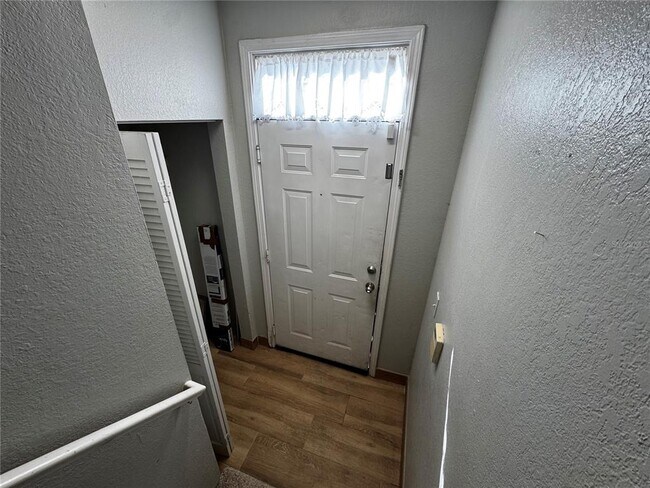 Building Photo - 9141 Lee Vista Blvd