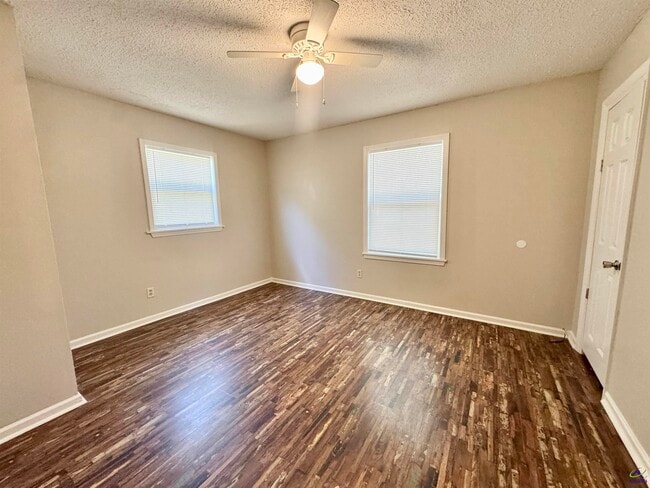 Building Photo - 102 Varee Dr