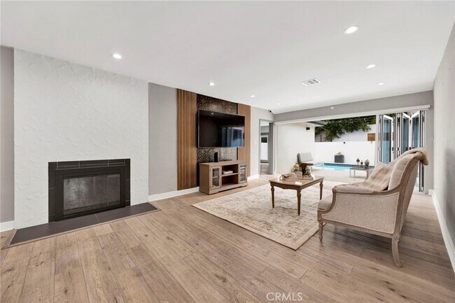 Building Photo - 4912 Alonzo Ave