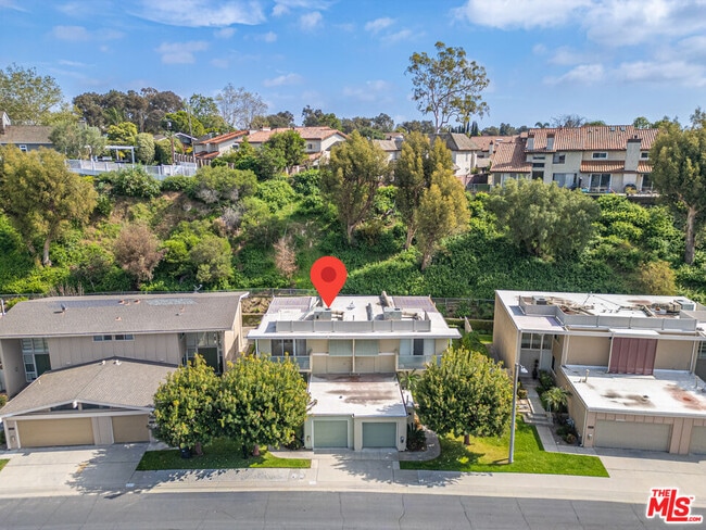 Building Photo - 4118 Del Mar Ave