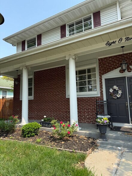 Building Photo - 809 Croghan Ave