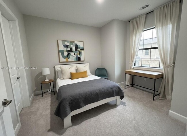 Building Photo - 15323 Lucerna St