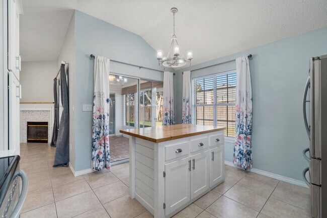 Building Photo - 65 Bay Tree Dr