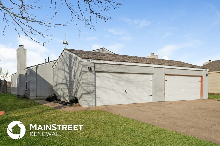 Building Photo - 1127 Swan Lake Rd