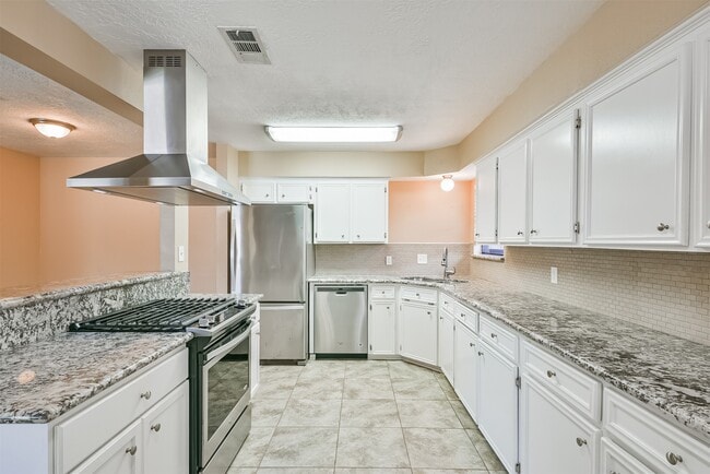 Building Photo - 5821 Guadalupe Dr