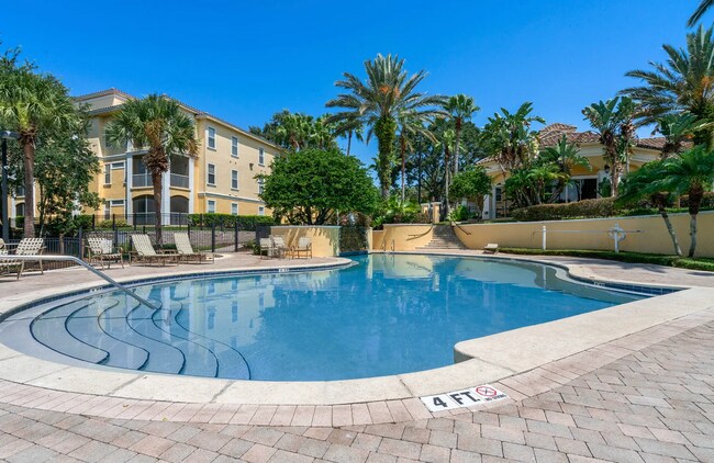 Building Photo - Renovated 2/2 Condo located in Visconti! - New Carpet