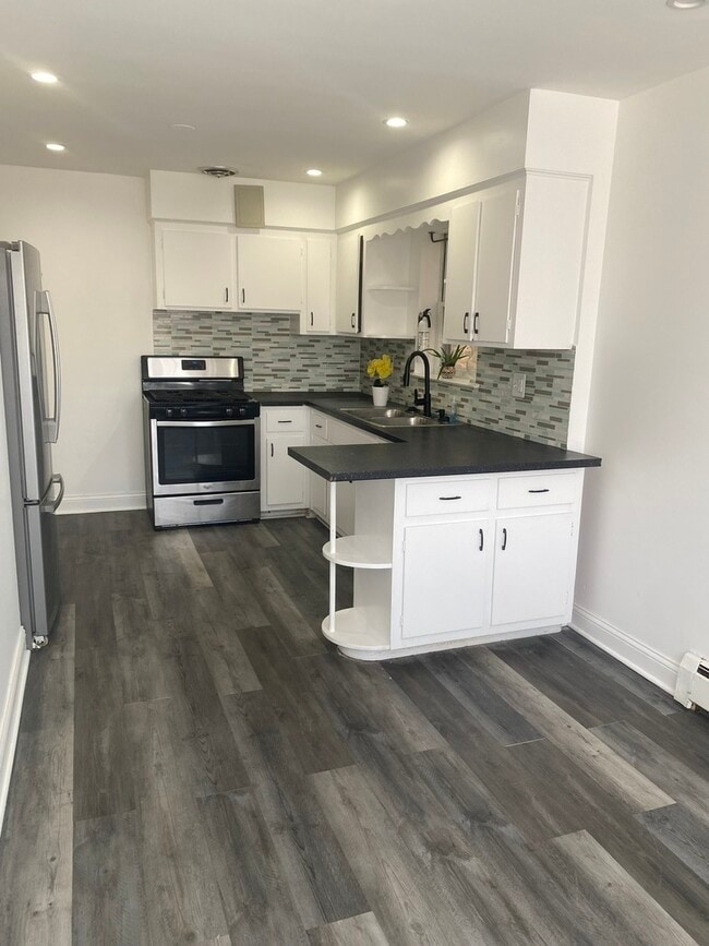 Building Photo - 5530 N Mango Ave