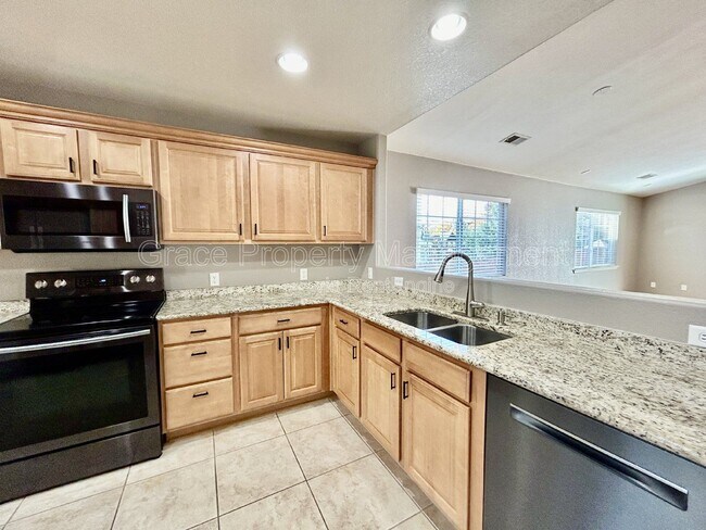 Building Photo - 479 Hayloft Way