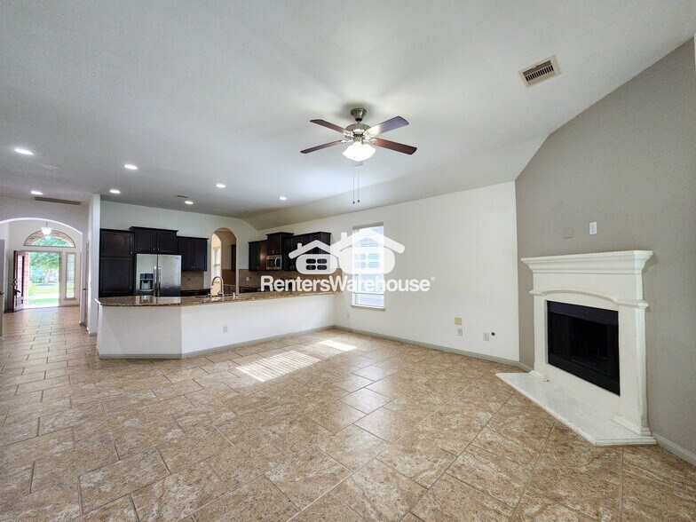Building Photo - 4515 Greenleaf Dr