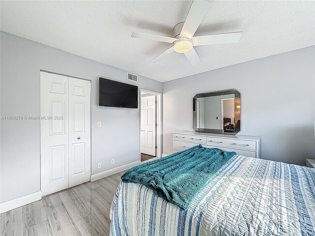 Building Photo - 2228 N Cypress Bend Dr
