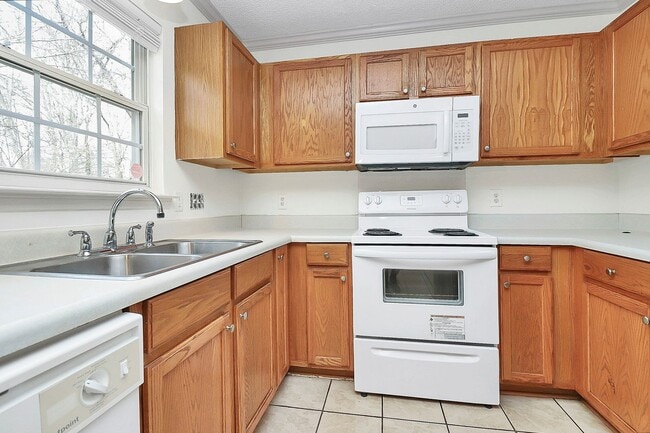 Building Photo - Updated 3 bed 2 bath near National Whitewater Center and CLT airport!