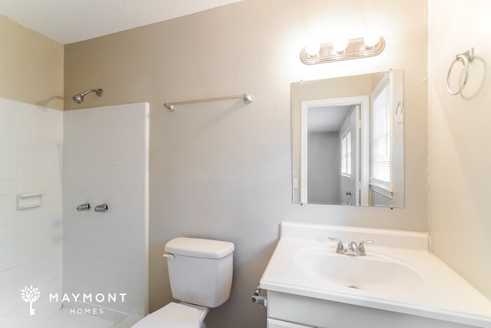 Building Photo - 2324 Old Field Rd