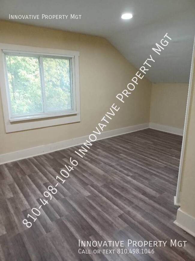 Building Photo - Remodeled and spacious upper level unit 2!