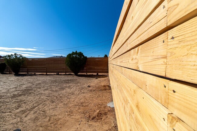 Building Photo - Beautiful 3/2 Apple Valley Home