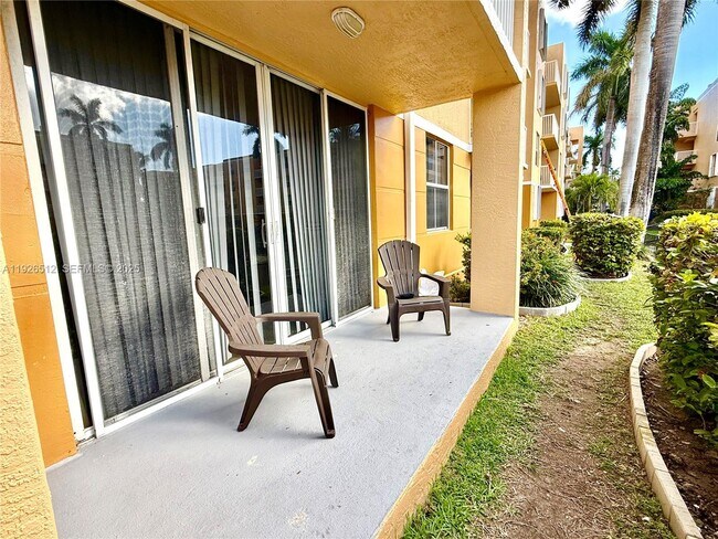 Building Photo - 1341 SE 3rd Ave