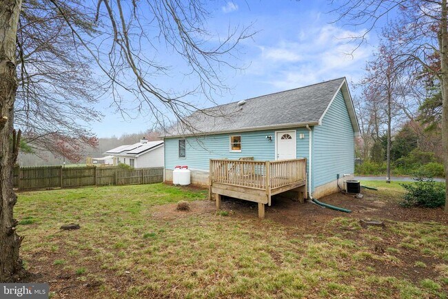 Building Photo - 609 N Ogle St