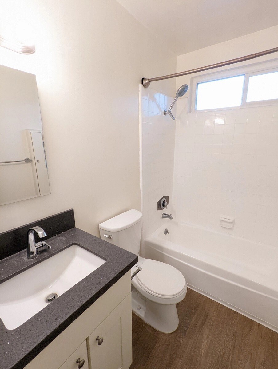 Building Photo - 6142 Eleanor Ave