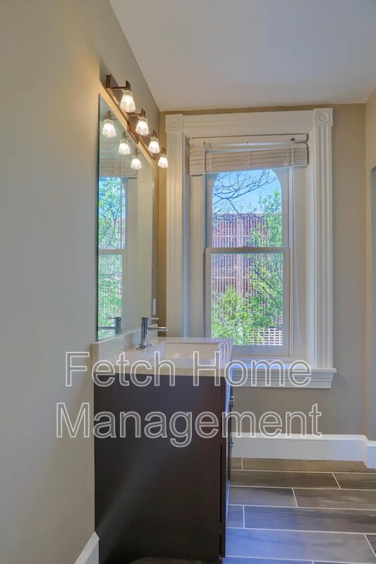 Building Photo - 28 E Vine St