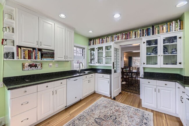 Building Photo - 3 BDR Oasis near Denver Botanic Gardens