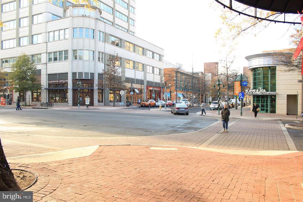 Building Photo - 3616 Kemper Rd