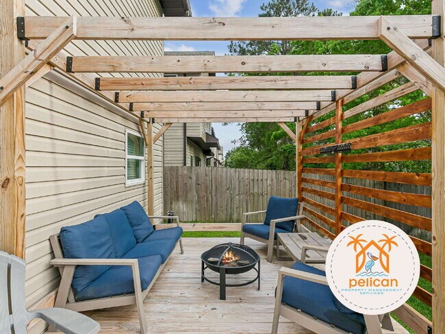 Building Photo - "Spacious 4-Bed Oasis with Granite Elegance in Navarre – 2062 Sq. Ft. of Pure Comfort!"