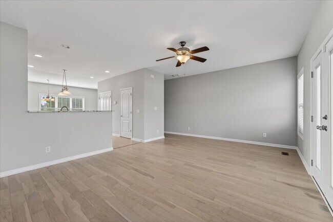 Building Photo - 3 Bedroom 3 1/2 Bath Pet Friendly Condo For Rent!