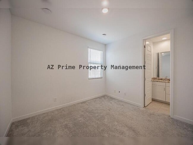 Building Photo - 4607 S 111th Dr