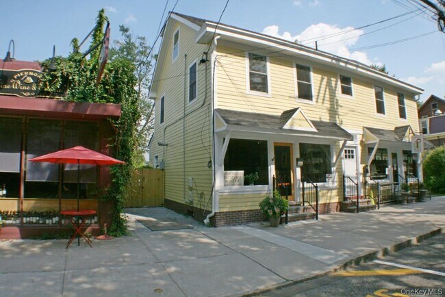 Building Photo - 499 Piermont Ave