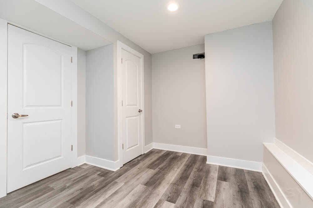 Building Photo - 2200 N Kenneth Ave