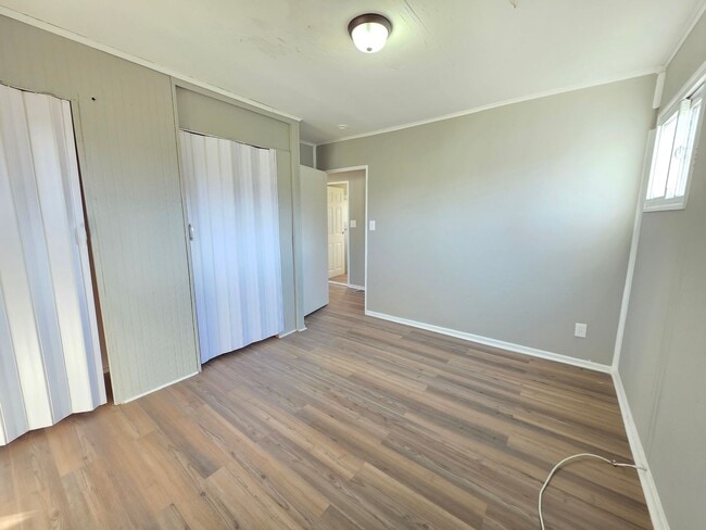 Building Photo - Charming 3-Bedroom Home – Modern, Clean & Carpet-Free!