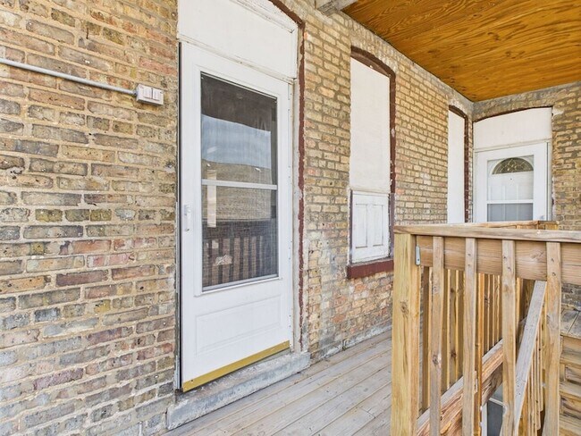 Building Photo - 4338 W Kamerling Ave