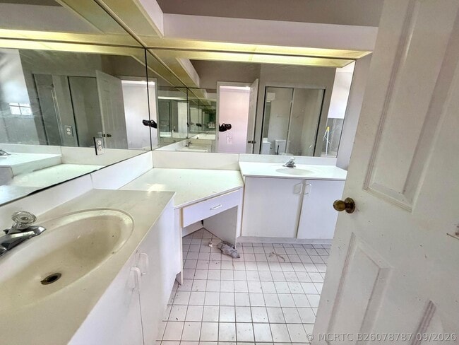 Building Photo - 9678 Royal Palm Blvd