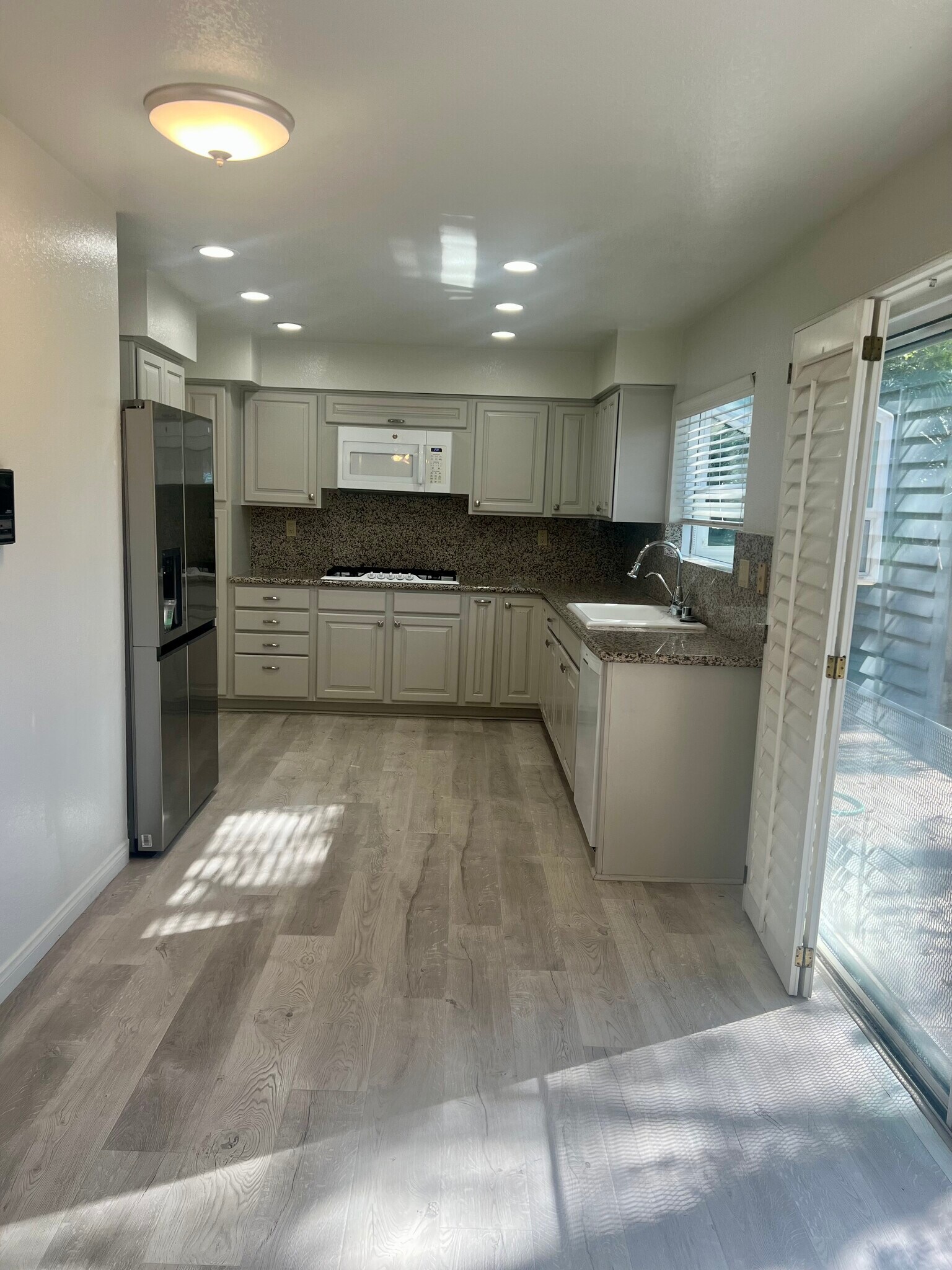 Building Photo - 5018 Evanwood Ave