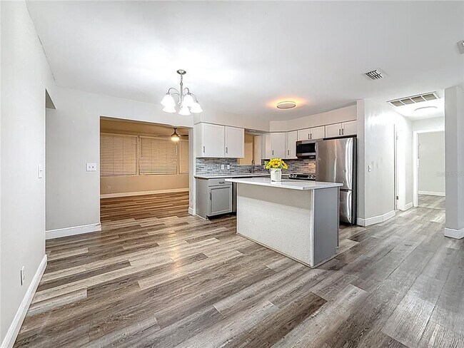 Building Photo - 1614 Braund Ave