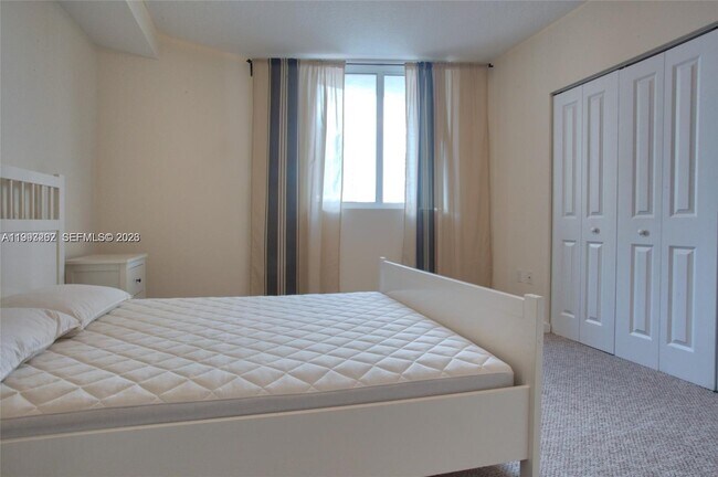 Building Photo - 601 NE 23rd St