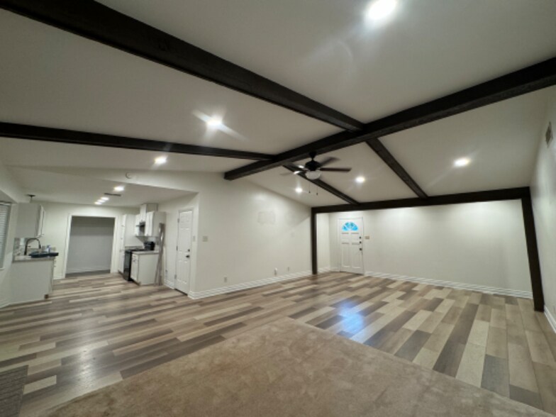 Building Photo - 1302 Blueridge Pkwy