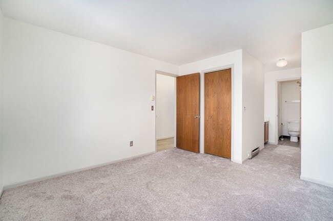 Building Photo - Spacious 2BR/1BA Condo in Central Fort Collins – Available Now!