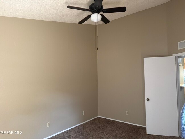 Building Photo - 1531 Common Dr