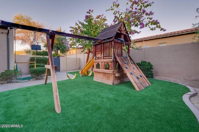 Building Photo - 8280 E Tailfeather Dr