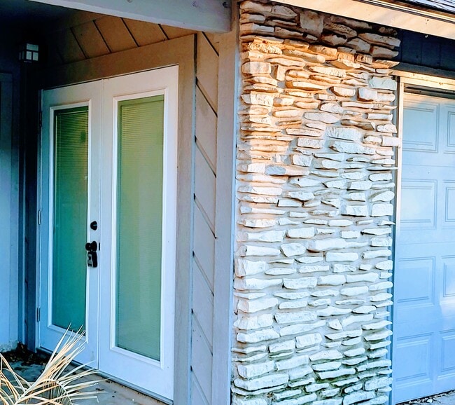 Building Photo - Woodland V B.Up