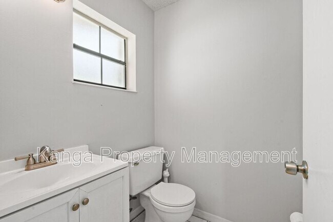 Building Photo - 408 N Cypress Dr