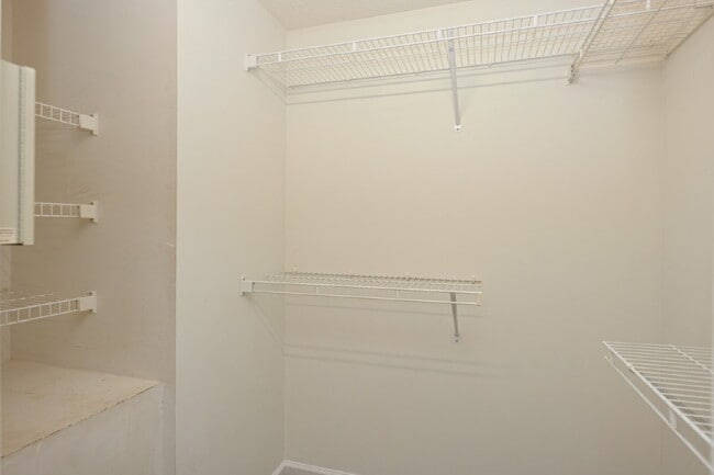 Building Photo - Car-free convenience! Modern 3 Bed Home Minutes from Downtown Gallatin