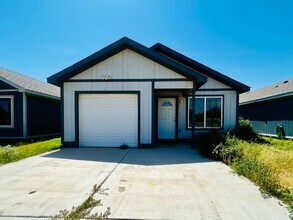 Building Photo - 3/2/1 in Northeast Lubbock